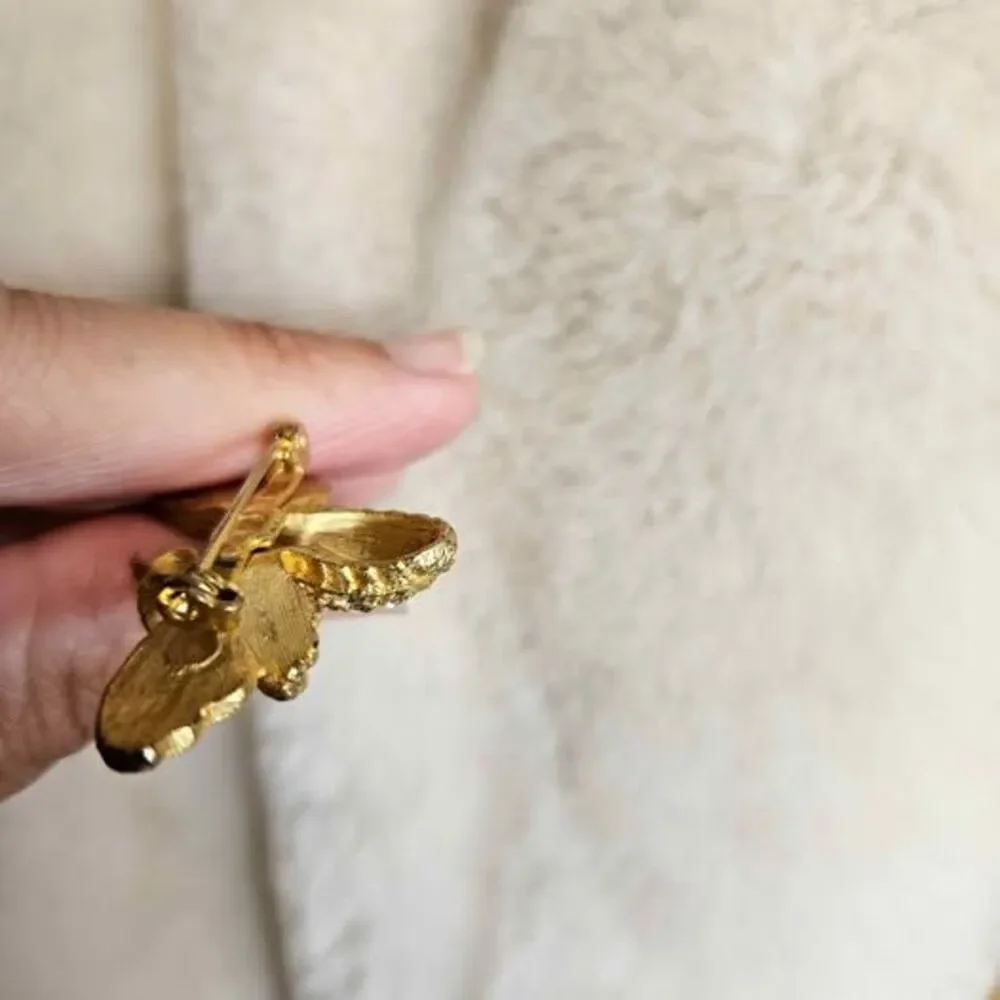 Vintage Gold Tone Rhinestone Bee Brooch